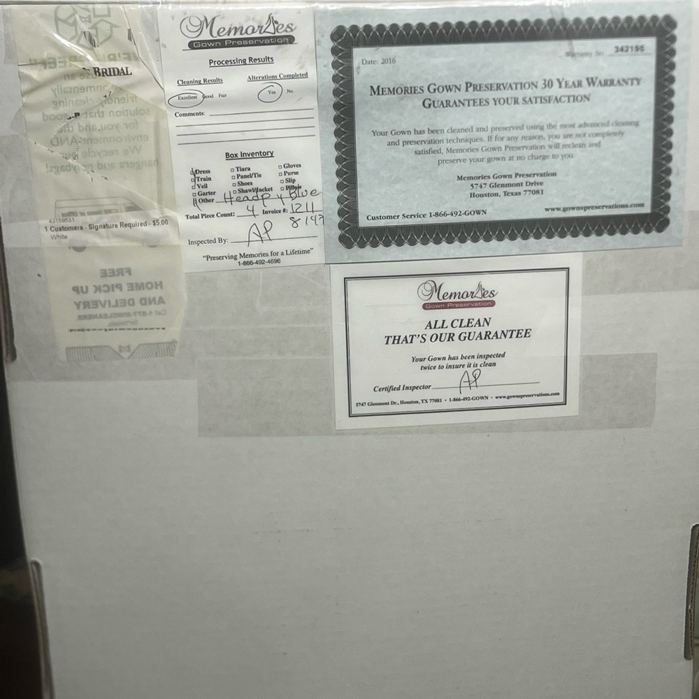 Vera Wang wedding dress size 6-8.